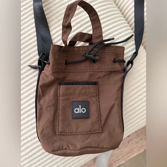 ALO Yoga Bucket Bag - Picture 2 of 4